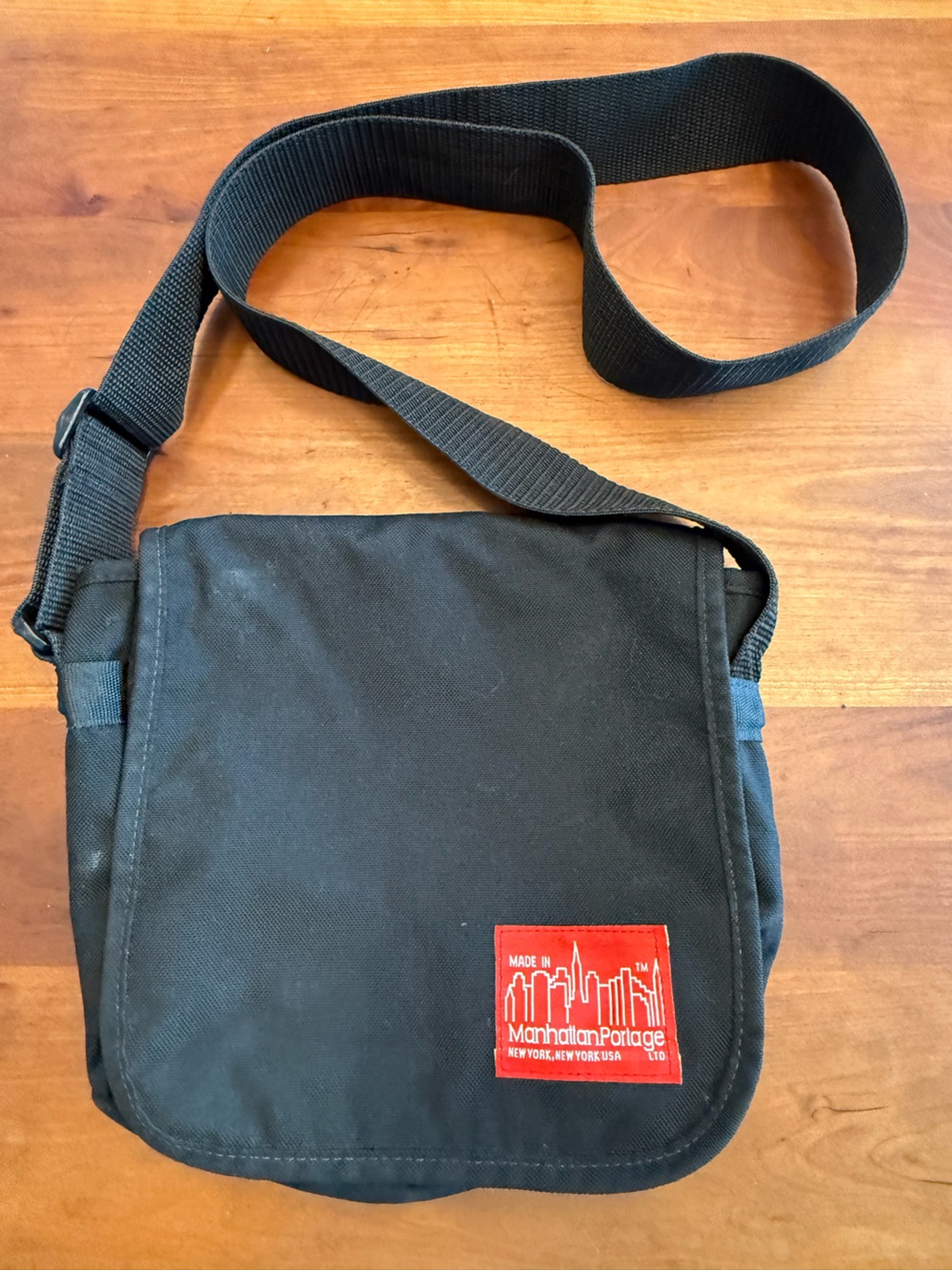 Manhattan Portage Black Crossbody Messenger Bag vintage EUC